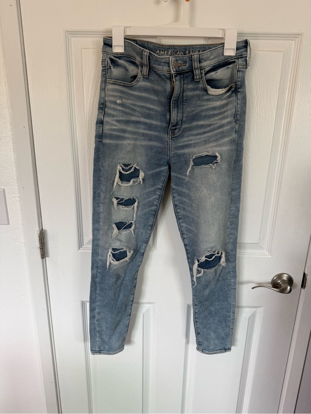 American Eagle Outfitters Light Wash Distressed Women’s Jeans